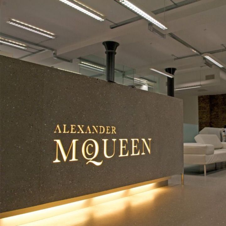 Gianfilippo Testa, nouveau DG d’Alexander McQueen - Le Journal du Luxe -
                    Luxe radio