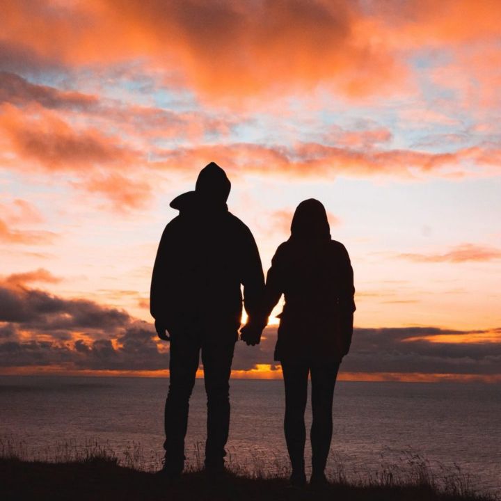 RELATION DE COUPLE : Quand la distance s’installe sans bruit - Bien-Être -
                    Luxe radio