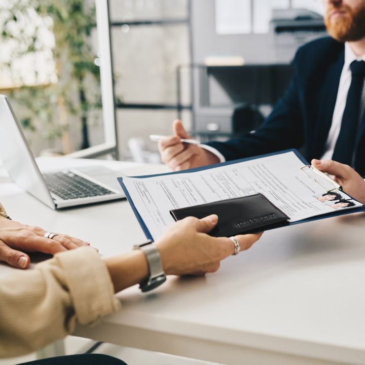 Mohamed Oulkhouir: « Une réforme des dispositions relatives aux salariés étrangers s’inscrirait dans le cadre des accords internationaux » - Droit Des Affaires -
                    Luxe radio