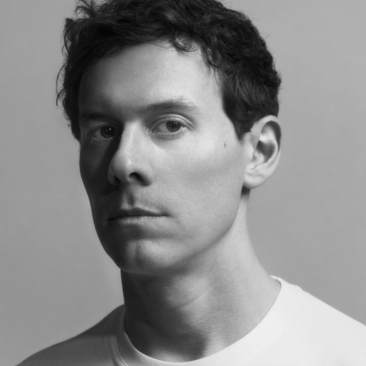 Casey Cadwallader, le nouveau directeur artistique de Mugler - Le Journal du Luxe -
                    Luxe radio