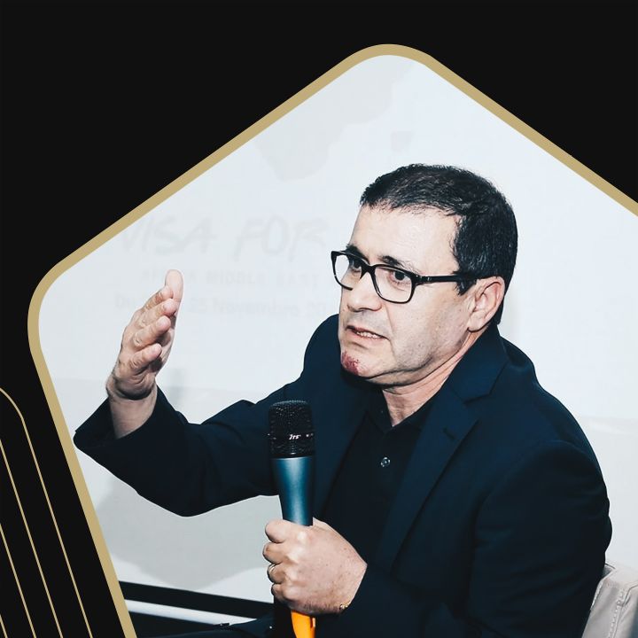 Brahim El Mazned: « Ce n’est pas à l’artiste d’investir seul, des mesures d’accompagnement (fondations, mécénat) gagneraient à être développées au Maroc » - Les Invités des Matins Luxe -
                    Luxe radio