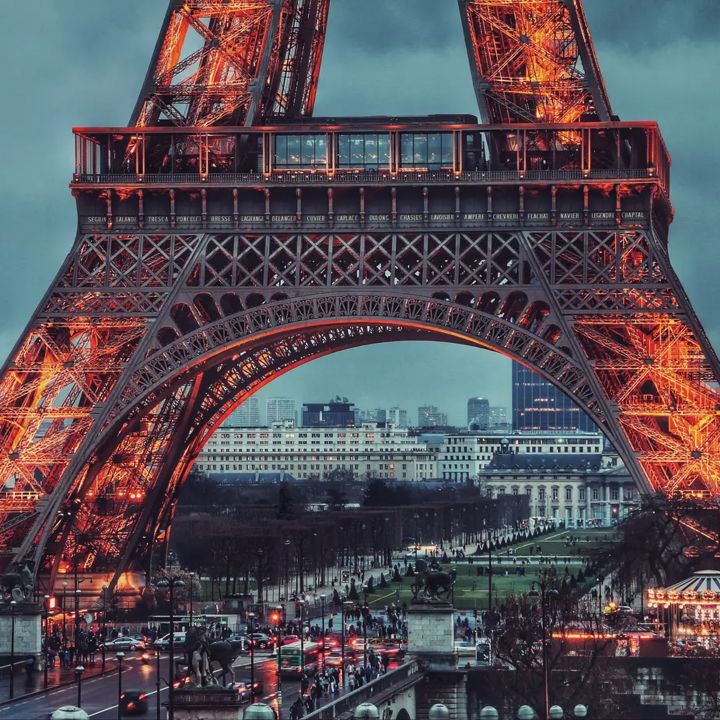 À Paris, la mode masculine revient en force - Le Journal du Luxe -
                    Luxe radio