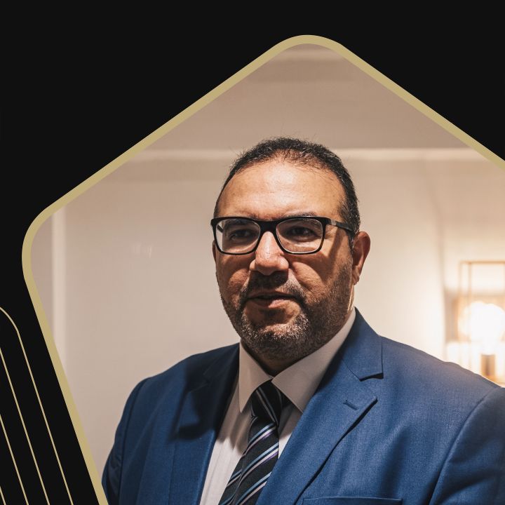 Comment passer d’un discours de gauche sur la justice sociale à une mécanique économique réellement finançable et transformante ? Avec Mohamed Benmoussa, président du Forum des Économistes du Progrès et candidat du PPS à Casa-Anfa - Les Invités des Matins Luxe -
                    Luxe radio