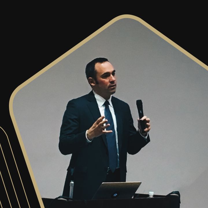 Nicolas Michelon : « La politique de Donald Trump et l’agressivité avec laquelle il la déploie, jouent au bénéfice de la Chine » - Les Invités des Matins Luxe -
                    Luxe radio