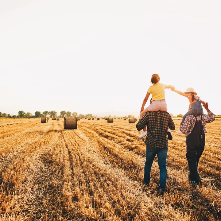 À quand une classe moyenne en milieu rural? - Avec Ou Sans Parure -
                    Luxe radio