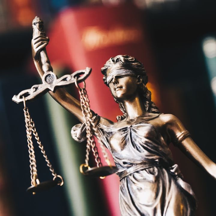 Abus de biens sociaux: quelle responsabilité pour les dirigeants ? - Droit Des Affaires -
                    Luxe radio