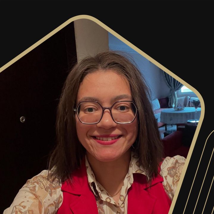 Entre science et parole, Oumaima Fetheddine décortique la réussite mentale - Les Invités de Heure Essentielle -
                    Luxe radio
