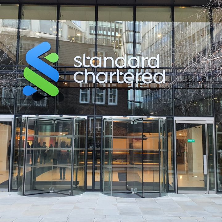 Standard Chartered Global Research: la croissance devrait atteindre 4,5 % en 2026 - L’œil Macro -
                    Luxe radio