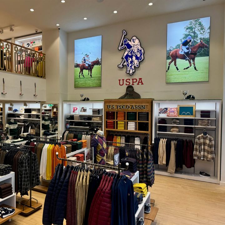 U.S. Polo Assn. Chiccorner installe sa deuxième adresse à Casablanca, au cœur d’Anfa Racine - Le Journal du Luxe -
                    Luxe radio