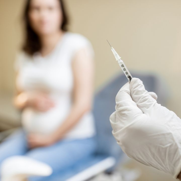 Covid19. Risque confirmé pour les femmes enceintes non vaccinées - Sciences & Santé -
                    Luxe radio