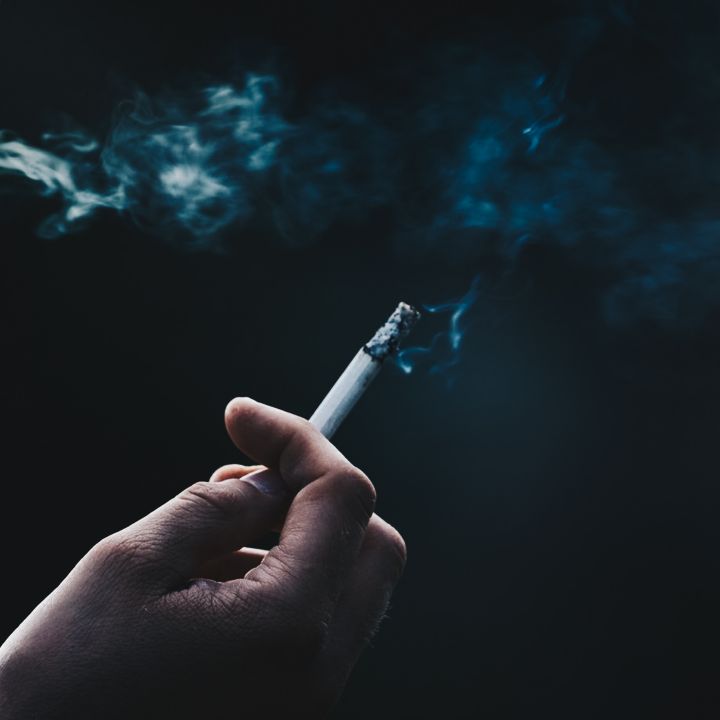 Tabagisme : les alternatives sans fumée sont-elles un moindre mal ? - Avec Ou Sans Parure -
                    Luxe radio