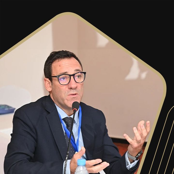 Entre croissance et vulnérabilités: le diagnostic de Coface - Les Invités de Heure Essentielle -
                    Luxe radio