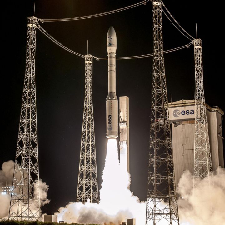 Un deuxième satellite marocain dans l’espace - High-Tech -
                    Luxe radio