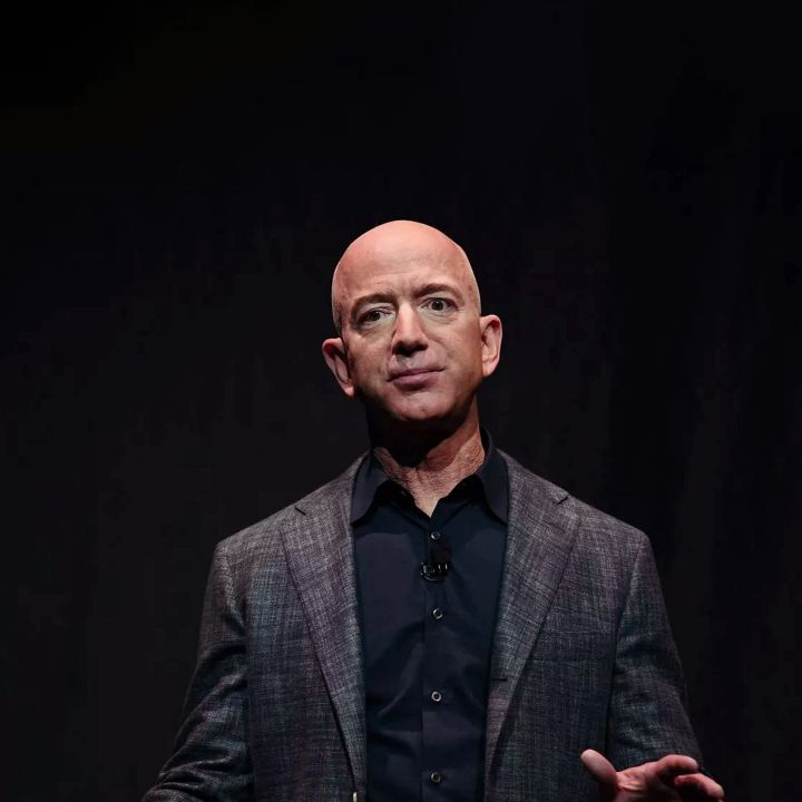 Jeff Bezos compte faire don de la majeure partie de sa fortune - Le Journal du Luxe -
                    Luxe radio