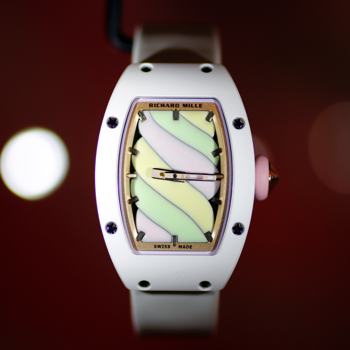 Haute Horlogerie : l’heure est à la conquête des femmes - Le Journal du Luxe -
                    Luxe radio