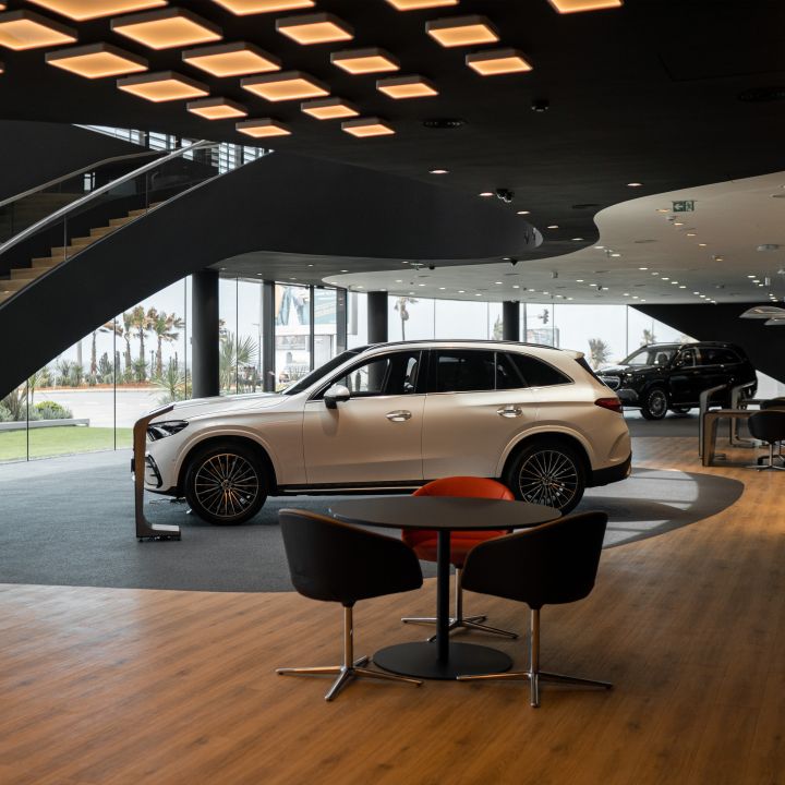 Auto Nejma inaugure son flagship store Mercedes-Benz sur la corniche de Casablanca - Le Journal du Luxe -
                    Luxe radio