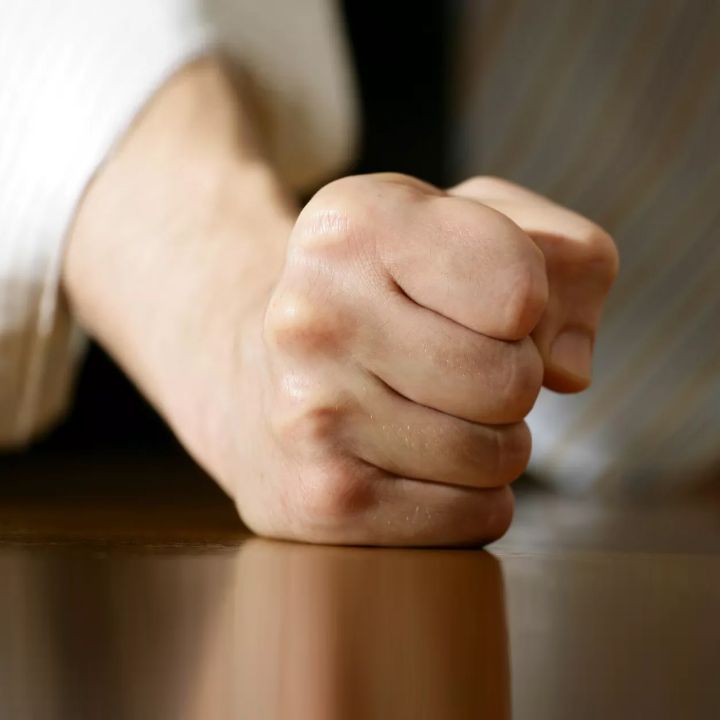 Invoquer un argument d’autorité doit alimenter le débat et non le clore - Les Débats -
                    Luxe radio
