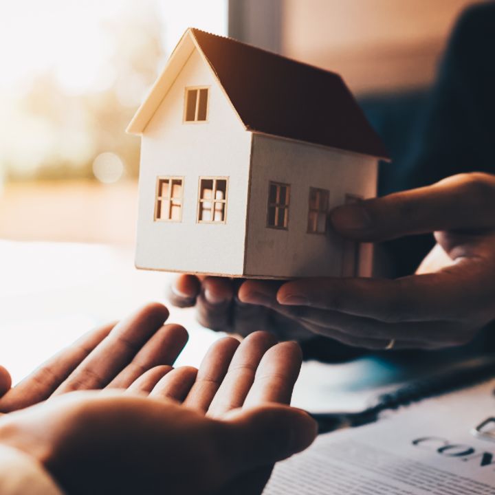 Le viager, une piste sérieuse pour le revenu des seniors ? - Avec Ou Sans Parure -
                    Luxe radio