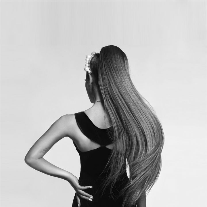 Ariana Grande, égérie Givenchy - Le Journal du Luxe -
                    Luxe radio