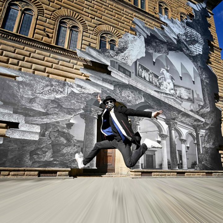 À Florence, l’artiste JR offre une ouverture sur les musées à travers sa nouvelle œuvre, « La blessure » ! - Art Contemporain -
                    Luxe radio
