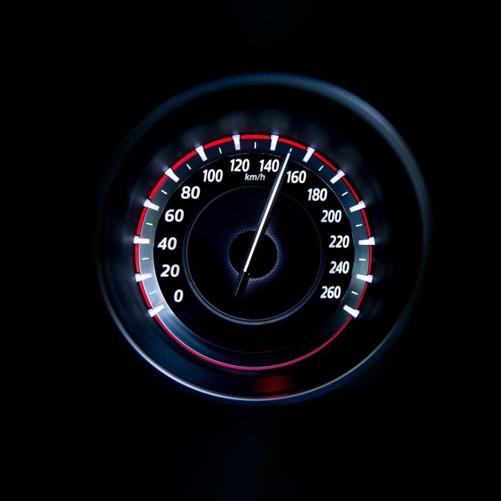 Conduite autonome: l’intelligence artificielle pousse jusqu’à 150 km/h - Automobile -
                    Luxe radio