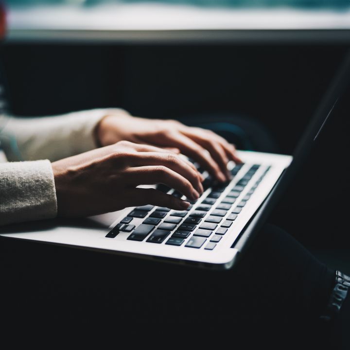 L’hybridation entre Relations Presse et Marketing d'Influence, un modèle gagnant au Maroc ? - Avec Ou Sans Parure -
                    Luxe radio