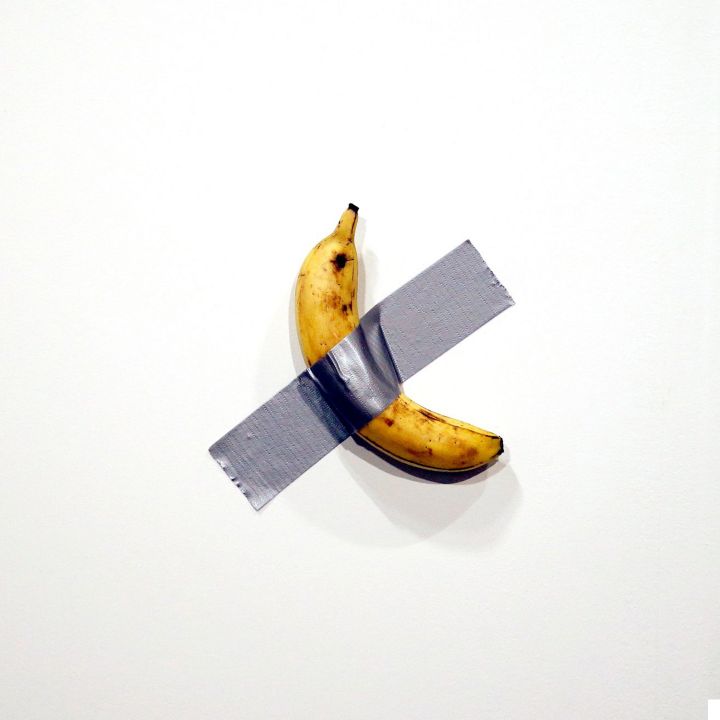 Un artiste mange une banane vendue 120 000 dollars - Le Journal du Luxe -
                    Luxe radio