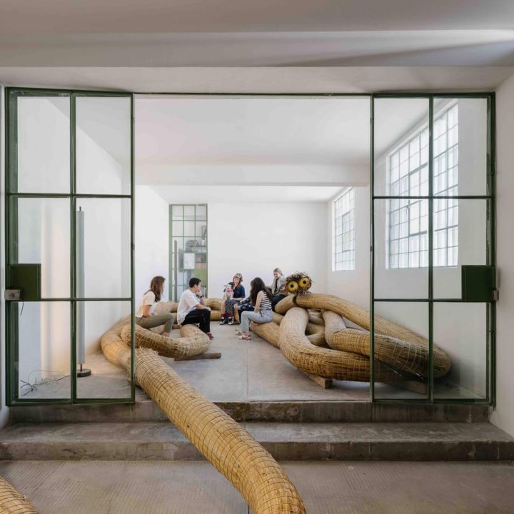 Le Géant Inconfortable ou la rencontre entre architecture et art totémique - Architecture -
                    Luxe radio