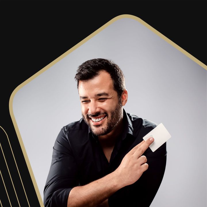 « IM-POSSIBLE » : un spectacle à la croisée des perceptions, des certitudes… et de cette petite zone de doute où la magie commence. Avec Hicham Benkiran, magicien et mentaliste - Les Invités des Matins Luxe -
                    Luxe radio