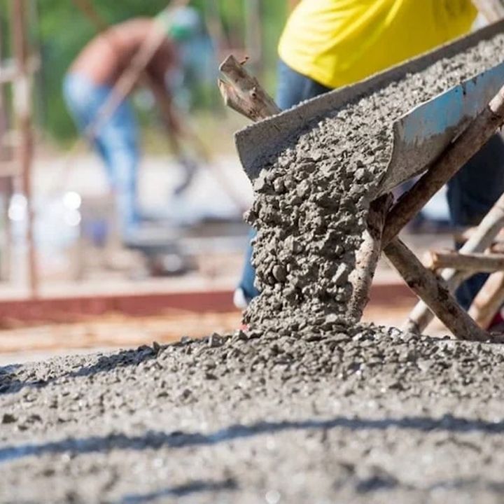 BTP : les ventes de ciment reculent légèrement - L’œil Macro -
                    Luxe radio