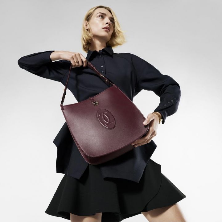 Cartier : la carnassière Must fait son grand retour - Le Journal du Luxe -
                    Luxe radio