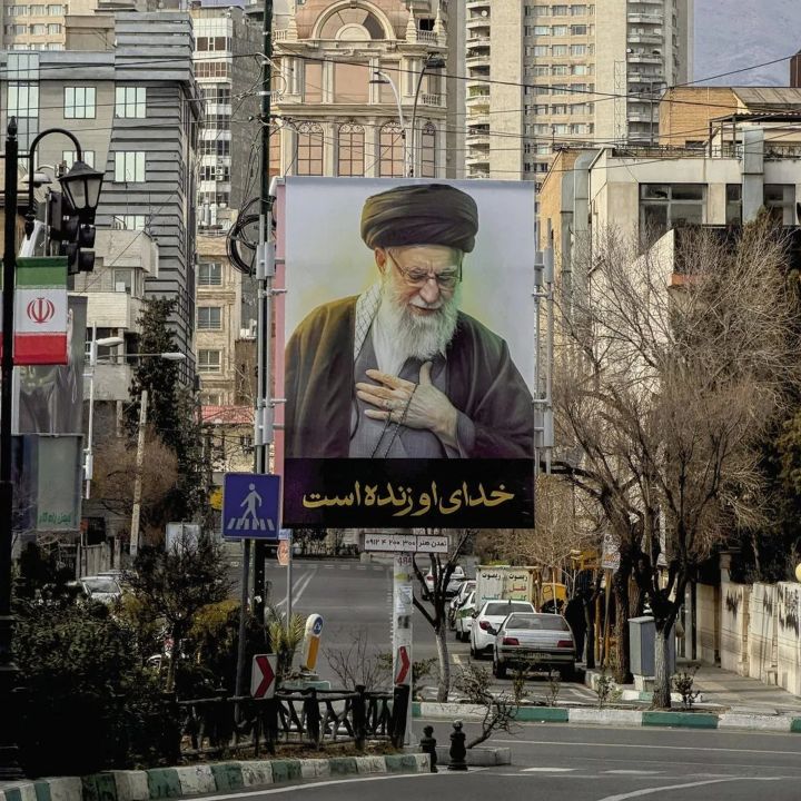 Iran : pourquoi le régime tient encore ? - Le Fil Des Actus -
                    Luxe radio