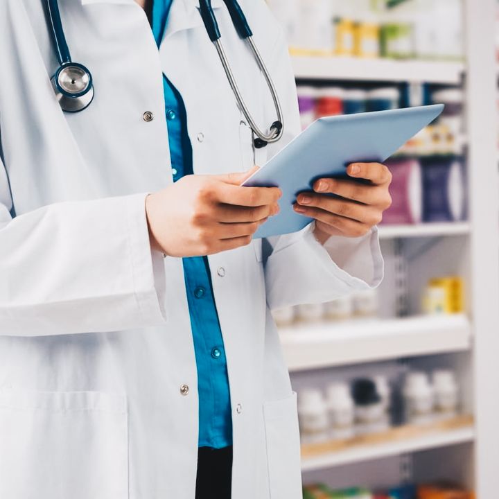 Libéralisation des capitaux : vers une transformation majeure de la profession de pharmacien - Avec Ou Sans Parure -
                    Luxe radio