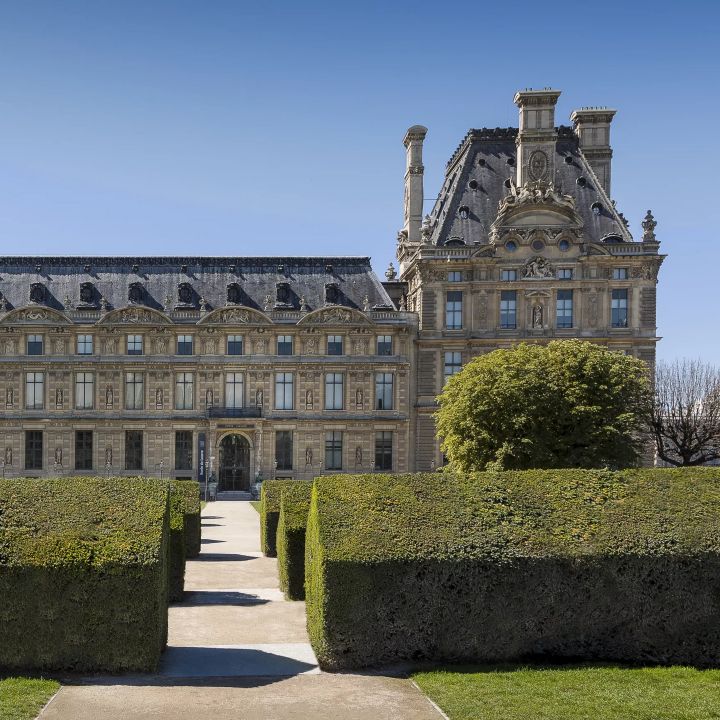 Louis Vuitton et l’École du Louvre: un mécénat entre savoir et patrimoine - Le Journal du Luxe -
                    Luxe radio