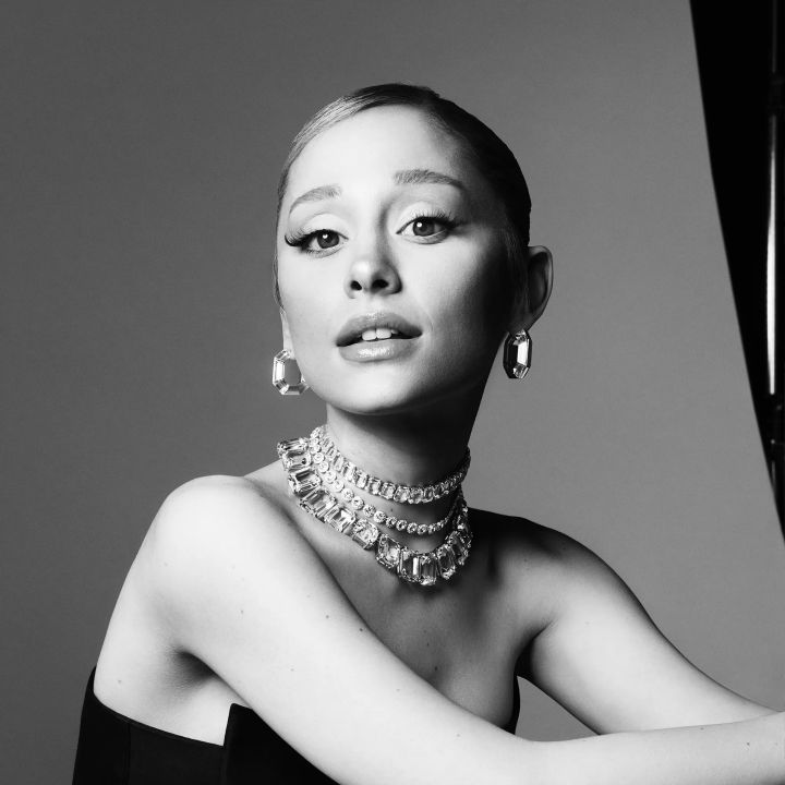 Ariana Grande nommée ambassadrice de Swarovski - Le Journal du Luxe -
                    Luxe radio