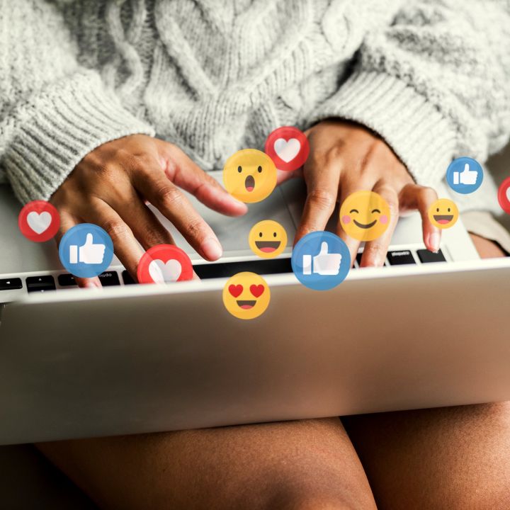 Se comparer sur les réseaux sociaux… Quel impact sur le bien-être? - Bien-Être -
                    Luxe radio