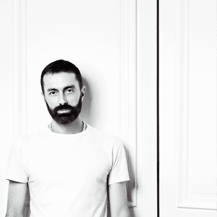 Giambattista Valli : Anniversaire Haute-Couture - Le Journal du Luxe -
                    Luxe radio