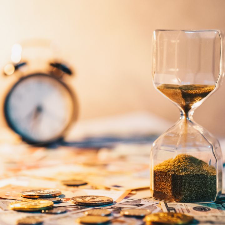 Délais de paiement : la loi 69-21 joue-t-elle enfin pleinement son rôle ? - Avec Ou Sans Parure -
                    Luxe radio