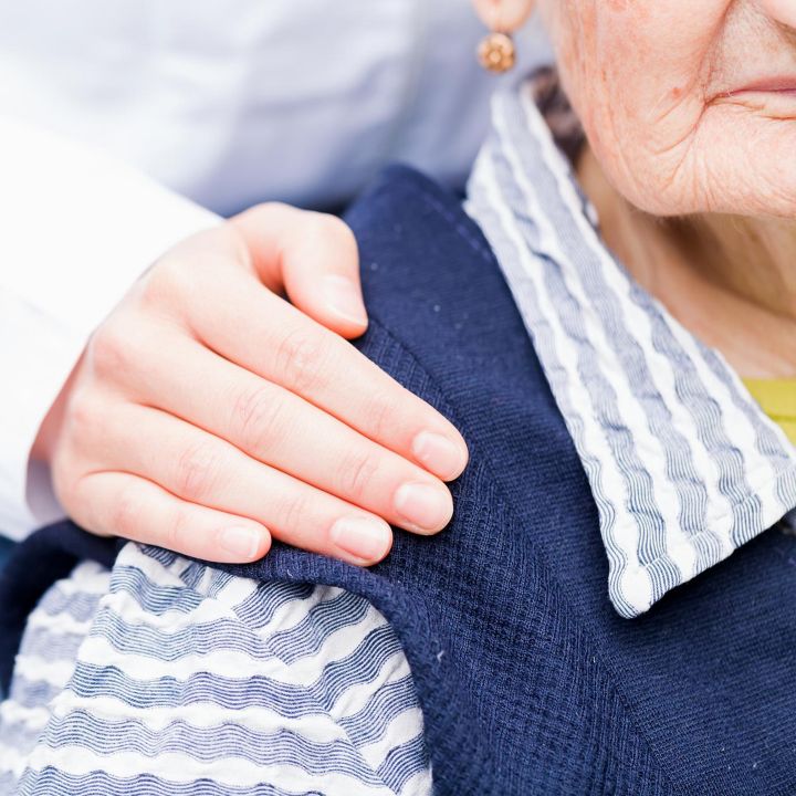 Alzheimer: pourquoi les femmes sont plus touchées ? - Sciences & Santé -
                    Luxe radio