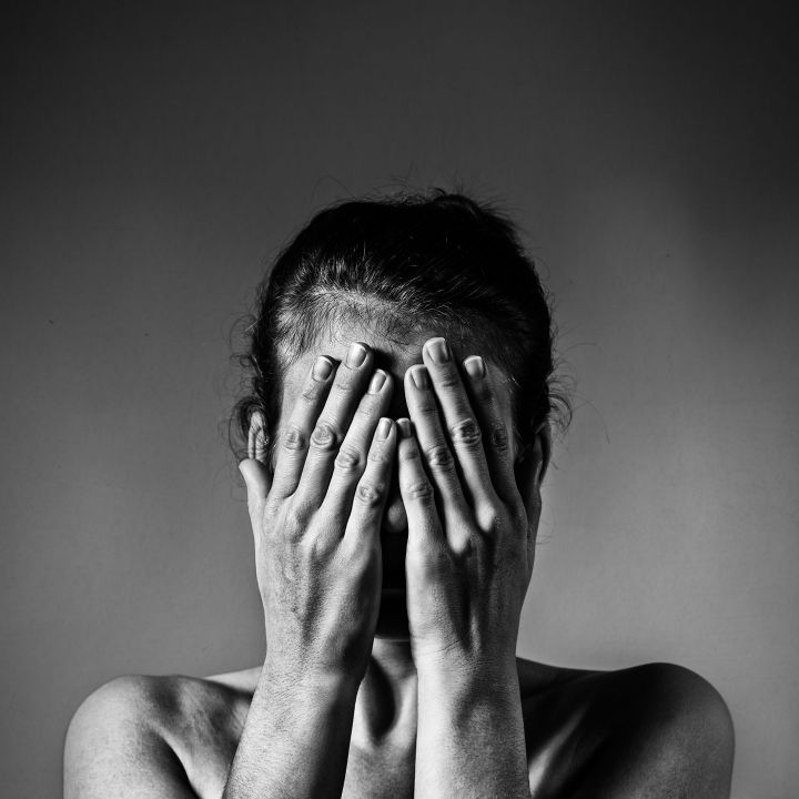 Revenge Porn : la femme sera-t-elle toujours condamnée à porter le fardeau de la honte ? - Les Débats -
                    Luxe radio