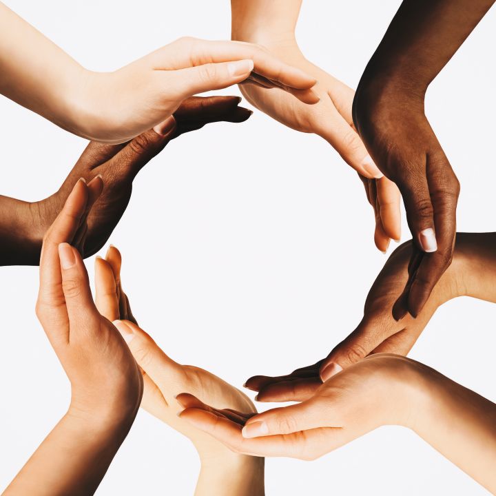 Comment les associations marocaines peuvent-elles renforcer la viabilité de leurs modèles économiques ? - Avec Ou Sans Parure -
                    Luxe radio