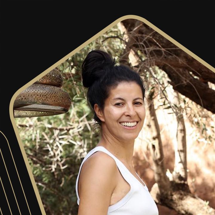 « Mon objectif final : ouvrir un centre de formation aux métiers de l’artisanat. ». Houria Afoufou, exposante et créatrice de la marque MAHLEM - Les Invités des Matins Luxe -
                    Luxe radio