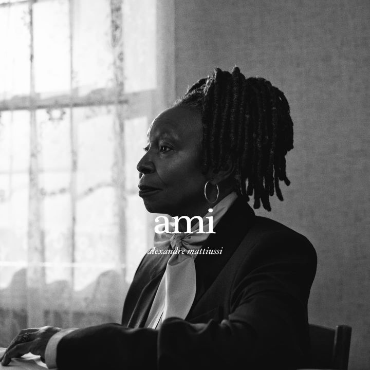 Whoopi Goldberg, un vent de fraîcheur chez AMI Paris - Le Journal du Luxe -
                    Luxe radio