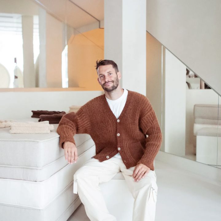 Jacquemus : "La Boutique Montaigne". - Le Journal du Luxe -
                    Luxe radio