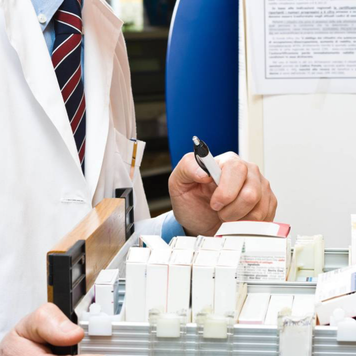 La direction du Médicament annonce le retrait du marché de l’antitussif Pneumorel - Sciences & Santé -
                    Luxe radio