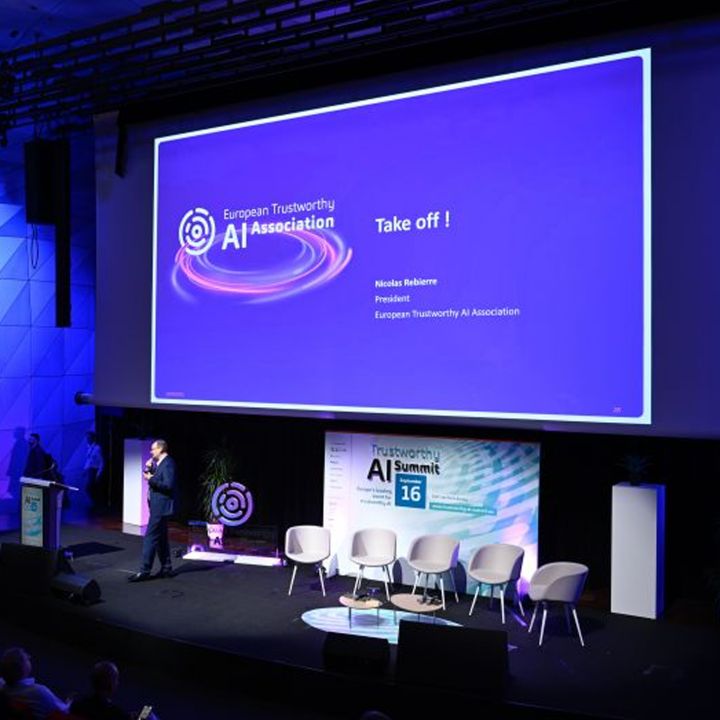 L’Europe s’organise autour d’une intelligence artificielle de confiance - Le Monde AI -
                    Luxe radio