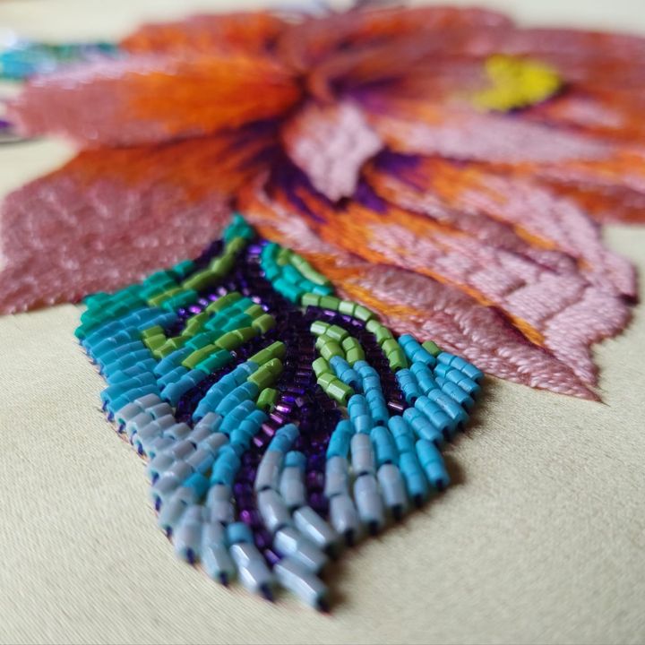 L'atelier de broderie - Authenticia -
                    Luxe radio