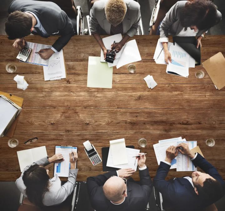 Entreprises: quelle représentation pour les employés? Avec Mohamed Oulkhouir - Droit Des Affaires -
                    Luxe radio