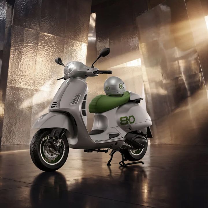 Vespa célèbre 80 ans d’icône italienne - Le Journal du Luxe -
                    Luxe radio