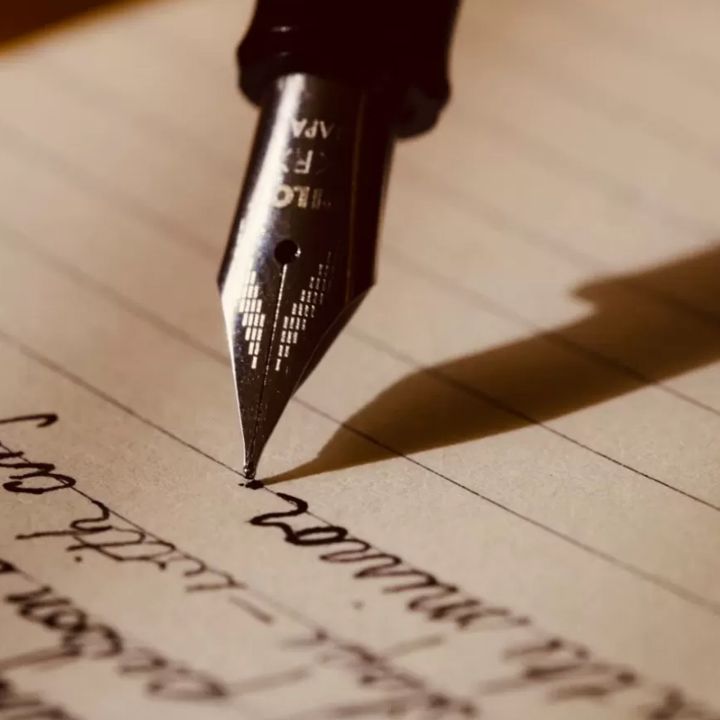 L’écriture a-t-elle un genre ? - Avec Ou Sans Parure -
                    Luxe radio